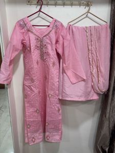 Beautiful Pink Embroidered Kurta Set