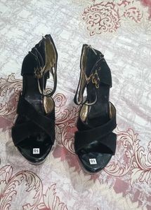 Chic Black Platform Heels