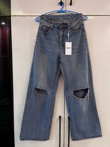 Stylish Ripped Wide-Leg Jeans