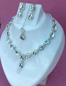 Sparkling Crystal Necklace &amp; Earrings Set