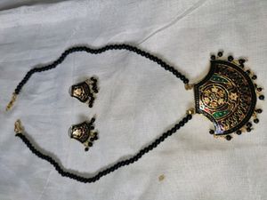 necklace and earrings - black and red