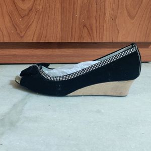 🆕 Korean Black Wedges Peep Toe