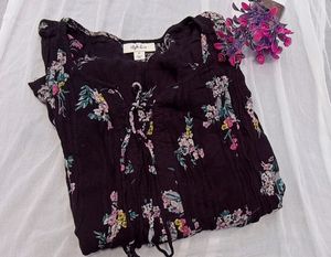 Black Floral Top 🛍️🖤