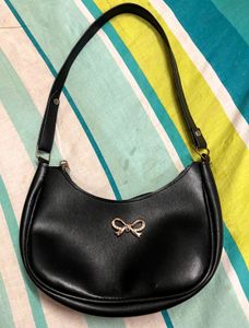 Chic Black Shoulder Bag with Bow Detail