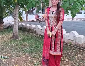 Red &amp; Gold Embellished Salwar Kameez