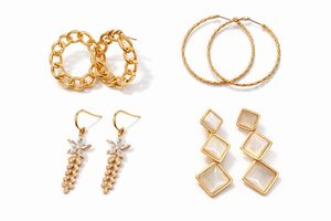 4 sets of stylish earrings