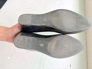 Chic Grey Pointed Toe Flats