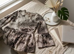 🩶M size Stylish Snake Print Peplum Top🩶