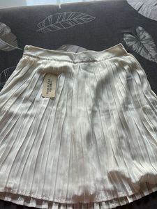 Elegant Pleated Midi Skirt