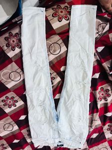 woMen's White Ripped Jeans