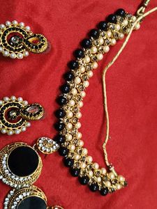 Elegant Black &amp; Pearl Beaded Necklace with 2 pair