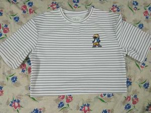 croped white tshirt