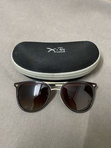 Women’s Sunglass with Case