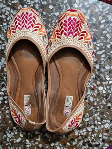 Embroidered Punjabi Jutti Flats