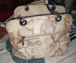 Floral Embroidered Shoulder Bag 🤍