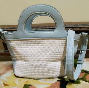 Chic Straw and Faux Leather Handbag