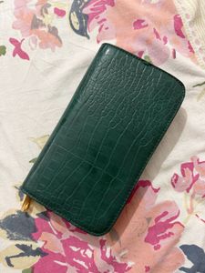 Aldo clutch