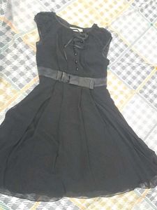 Elegant Black Cap Sleeve Dress