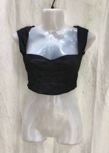 I. Chic Black Ribbed Sweetheart Crop Top