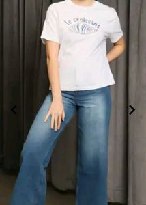 Croissant Graphic Tee - Casual Chic