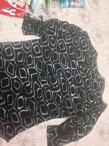 Stylish Black Printed Top in XL size
