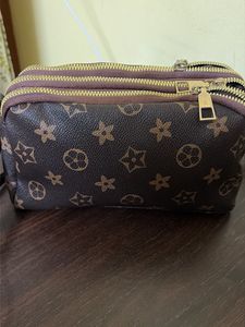 Spacious 3 compartment sling bag