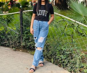 Distressed Denim Jeans with diamond Tshirt