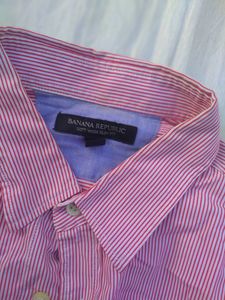 Banana Republic Branded Shirt 👕
