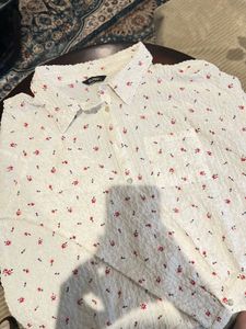 Chic White Floral Textured Shirt