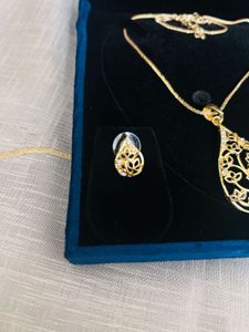 Elegant Gold-Tone Jewelry Set
