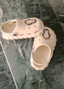 Vertis Kids Penguin Clogs/Crocs | Size 23 | Very G