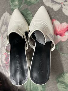 Chic White Croc-Embossed Heeled Mules