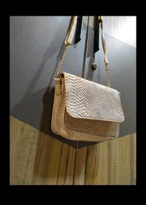 Chic Snakeskin Crossbody Bag with Gold Chain