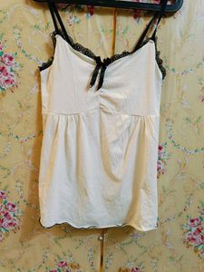 🇳🇿💫🎀Cute White Cami Top with Black Lace Trim