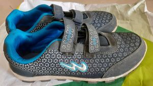 Campus Blue Patterned Hook-and-Loop Shoes