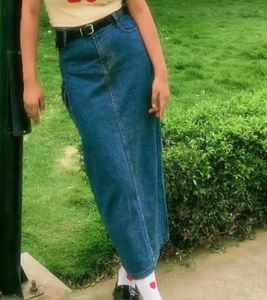 Long denim skirt with pockets