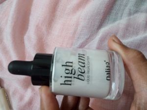 Highlighter And Makeup Blender