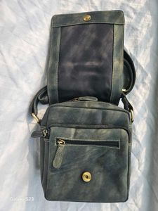 LEATHER SLING BAG
