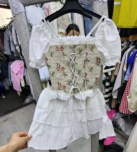 Vintage retro style floral embroidery design women