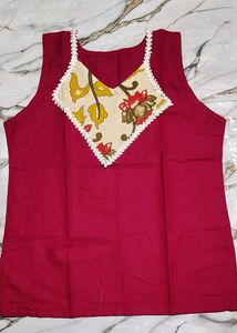 Maroon Floral Embellished Sleeveless Kurta