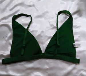 Stylish Ribbed V-Neck Bikini Top