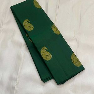 Elegant Green Saree with Paisley Motif
