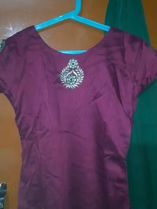 Kurta With chudidar pajami  dupatta nahi hai