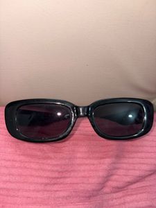 Chic Black Rectangle Sunglasses