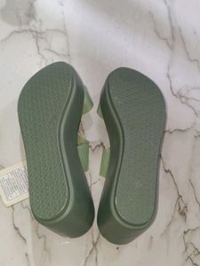 Green Jelly Slides - Trendy &amp; Comfy