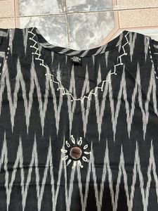 Chic Black &amp; White Ikat Print Kurta