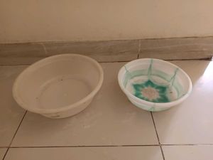 Set of 2 Plastic Basins