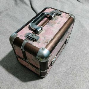 Vintage Style Cosmetic Travel Case