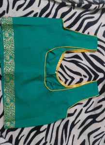 Blouse with piping