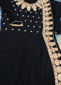 Elegant Black Embroidered Kurta